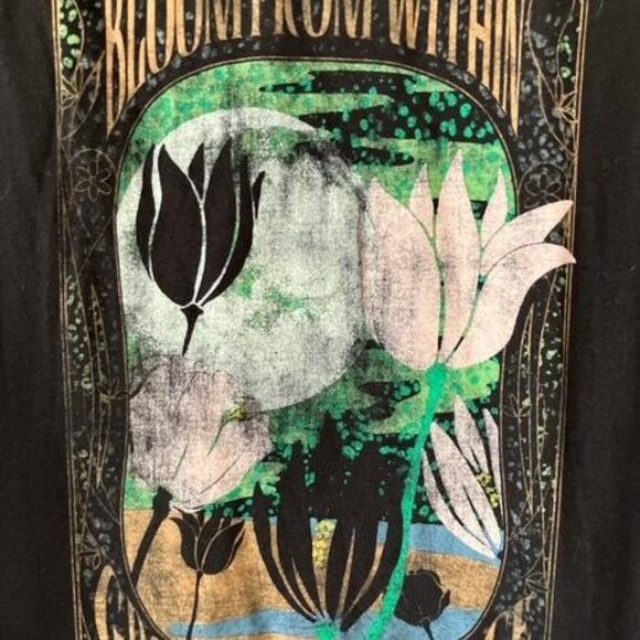 Graphic T-Shirt - Picture 3 of 4